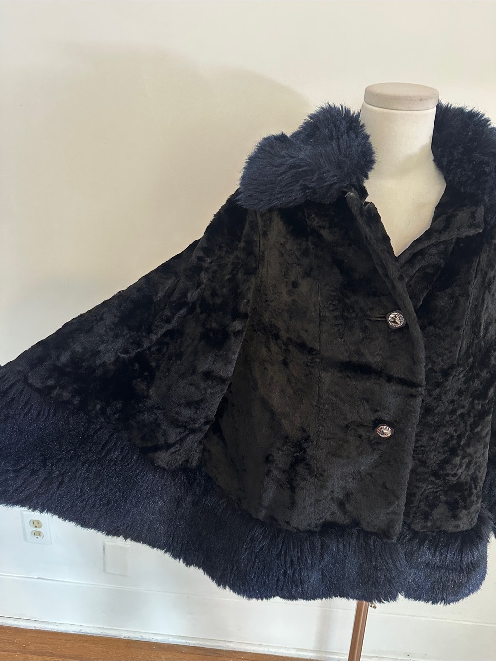 Vintage 60s Black Velvet Lush Navy Faux Fur Penny Lane Cape One Size - Picture 3 of 6